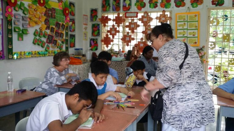 Ms. Julie Gilbert / Hoyle visits SAMH Klang