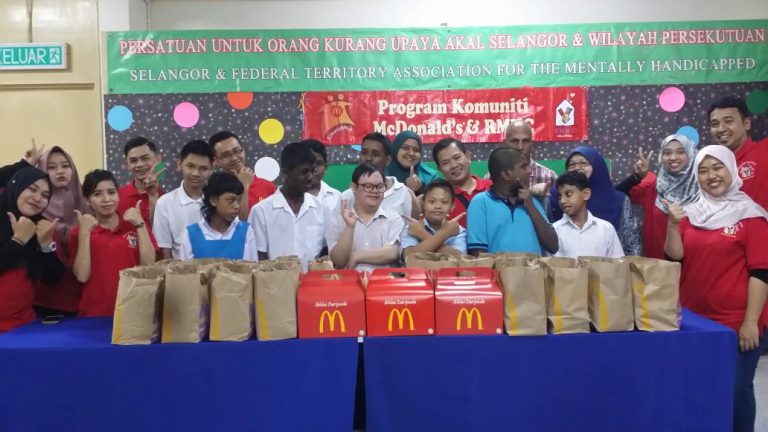 Program Komuniti McDonalds bersama pelajar